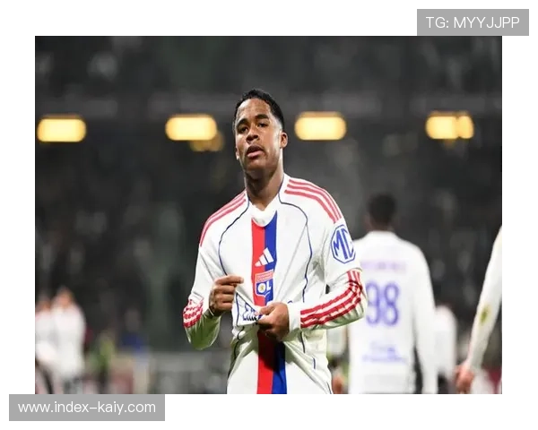 法甲球员社区活动，恩德里克参观里昂青训营